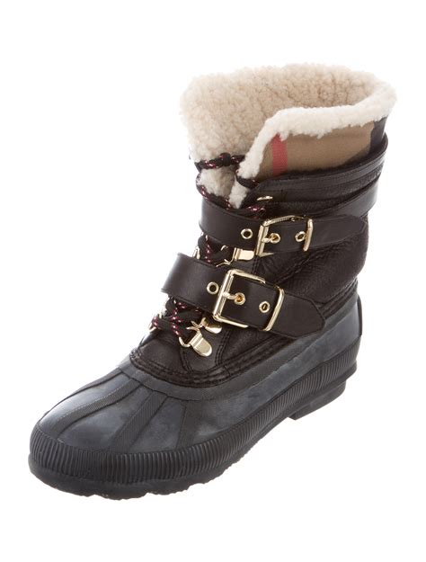 burberry snow boots womens